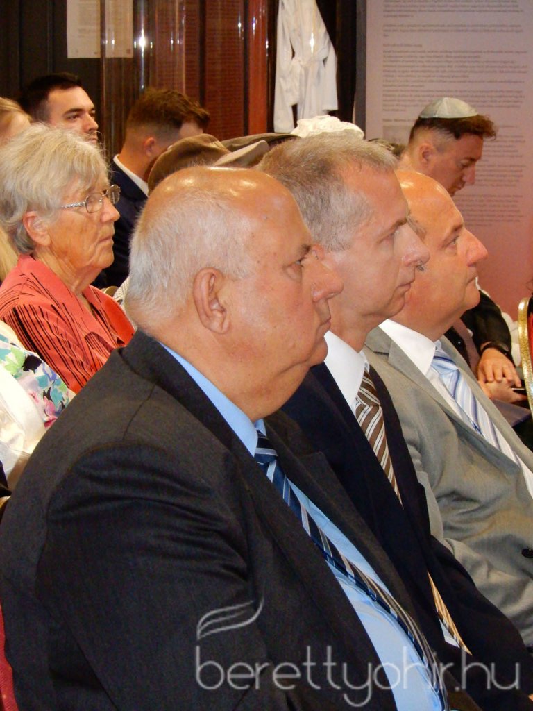 Átadták a felújított zsinagógát 08